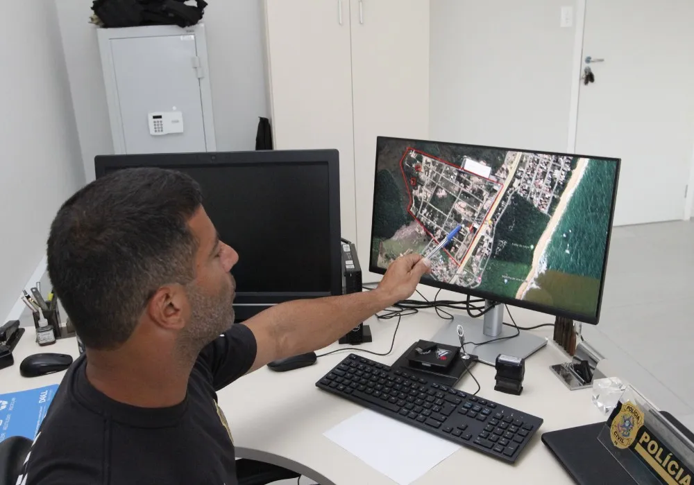 Imagem ilustrativa da imagem Quadrilha expulsa moradores para vender lotes na internet