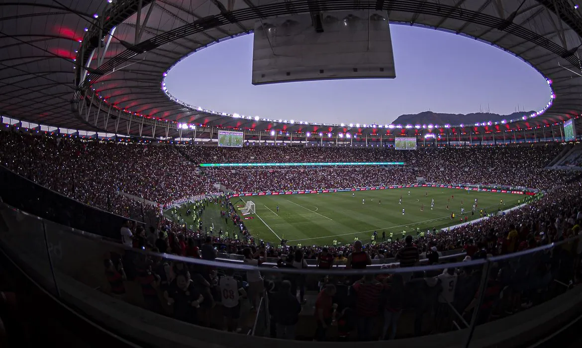 Imagem ilustrativa da imagem Flamengo e Vasco fazem primeiro clássico dos milhões no Carioca