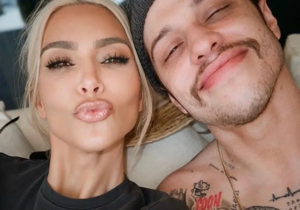 Imagem ilustrativa da imagem Ex de Kim Kardashian, Pete Davidson sofre acidente de carro nos EUA