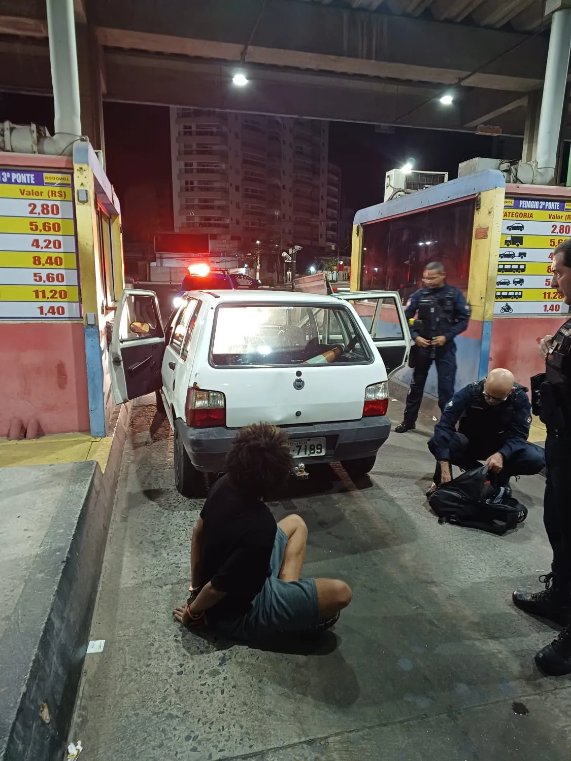 Imagem ilustrativa da imagem Homem é preso com carro roubado no pedágio da Terceira Ponte