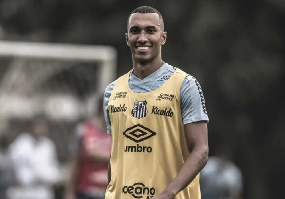 Imagem ilustrativa da imagem Vasco negocia a contratação do atacante Lucas Braga, do Santos
