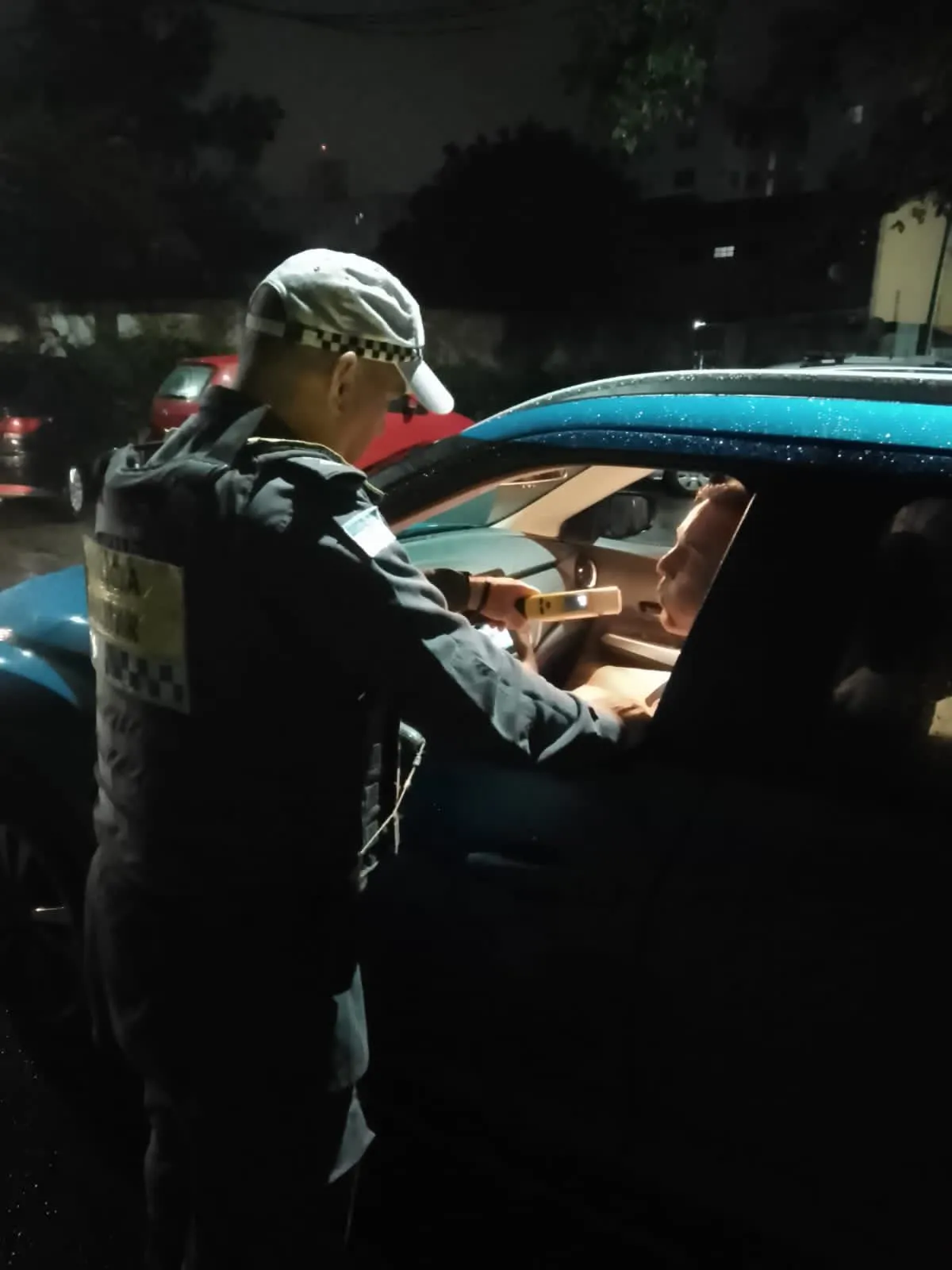 Imagem ilustrativa da imagem Até motorista pelado é flagrado em blitz da PM na Praia do Canto