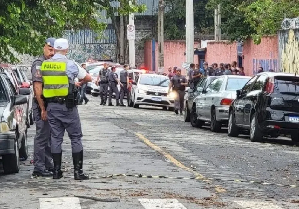 Imagem ilustrativa da imagem Adolescente usava máscara de caveira e golpeou professora pelas costas em SP