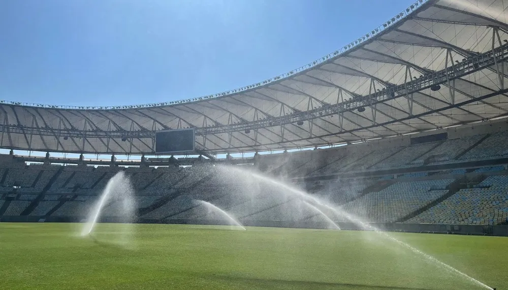 Imagem ilustrativa da imagem Flamengo e Fluminense iniciam final em 'mês derradeiro' por Maracanã