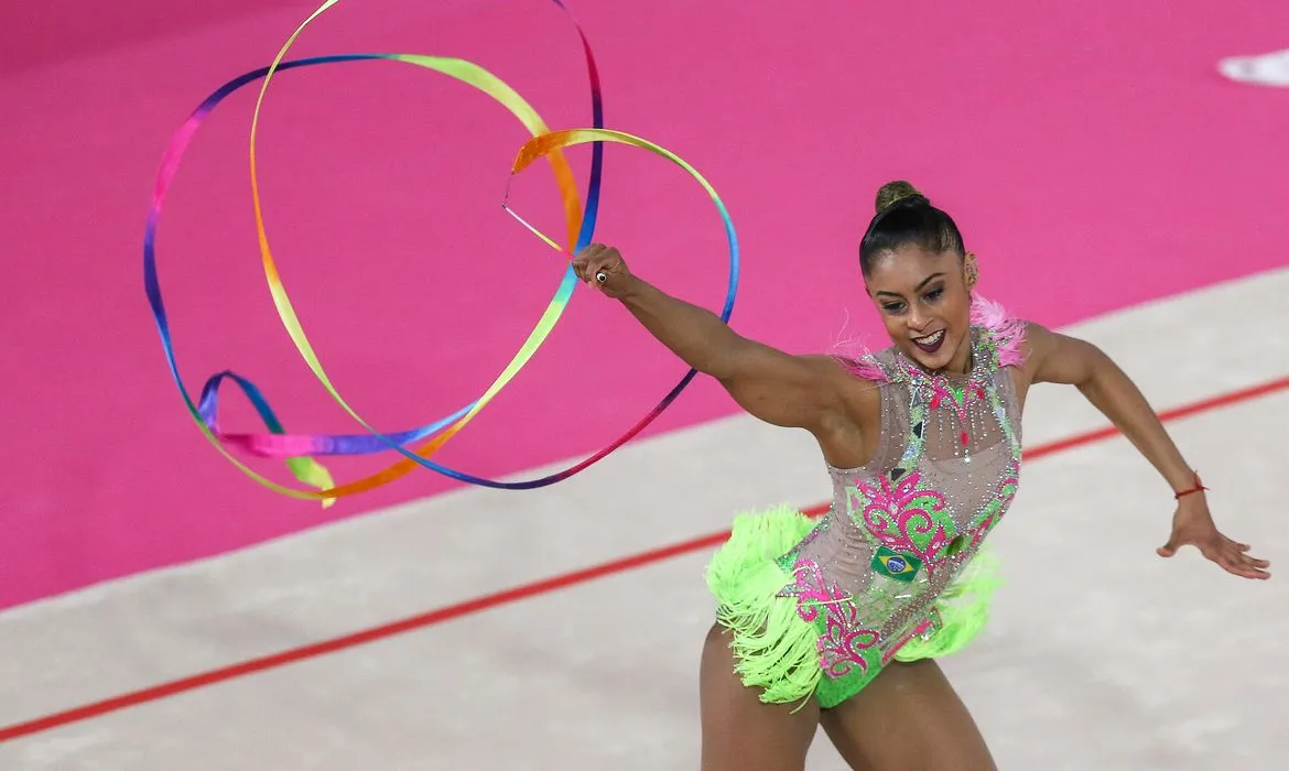 Imagem ilustrativa da imagem Ginástica Rítmica: Bárbara Domingos é bronze em etapa da Copa do Mundo