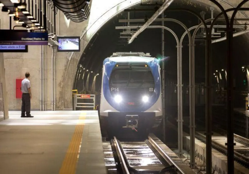 Imagem ilustrativa da imagem Falha de energia paralisa três estações no metrô de SP