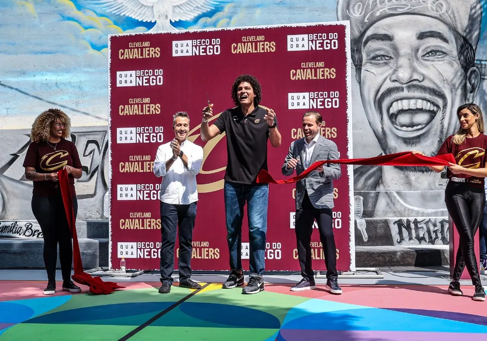 Imagem ilustrativa da imagem Varejão inaugura quadra dos Cavaliers em SP