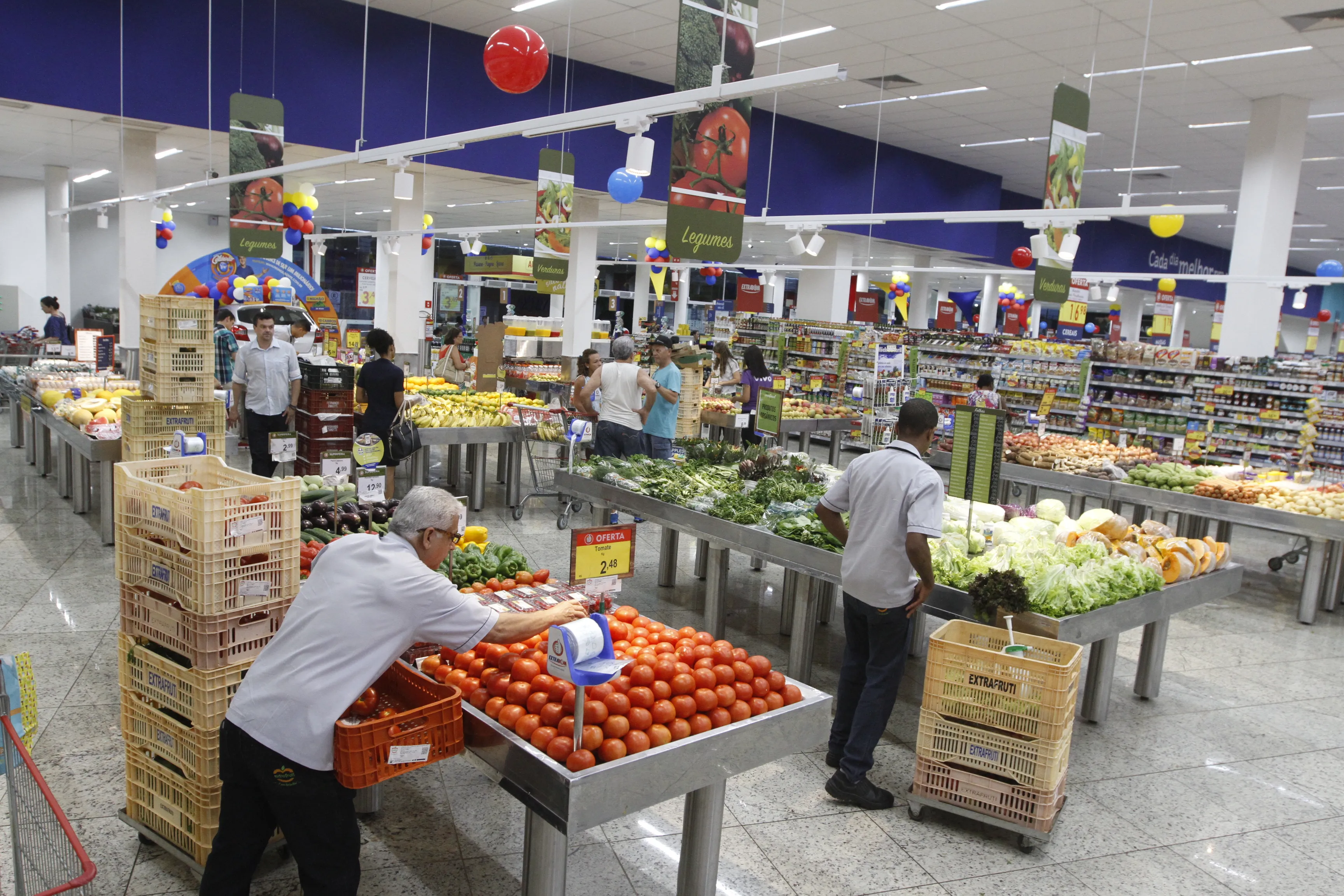 Imagem ilustrativa da imagem Supermercados e lojas abrem em horário especial durante o feriado no ES