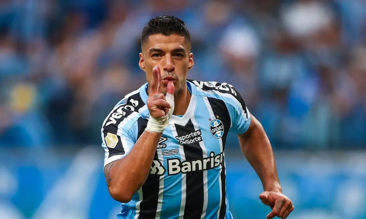 Imagem ilustrativa da imagem Grêmio conquista título gaúcho em tarde de decisões estaduais