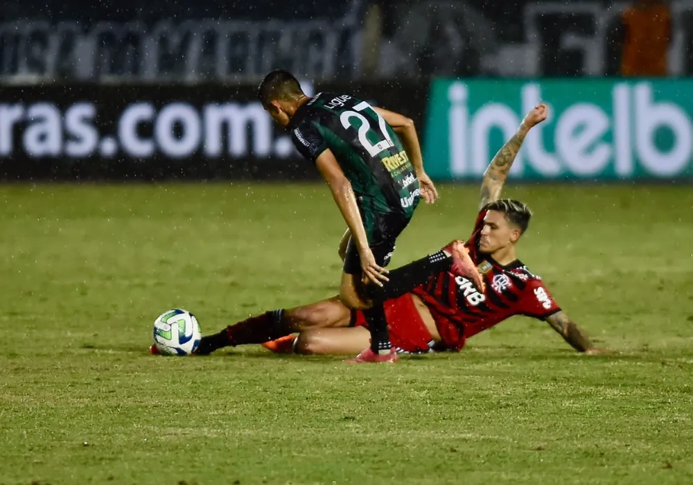 Imagem ilustrativa da imagem Maringá vence, amplia crise do Flamengo e larga na frente na Copa do Brasil