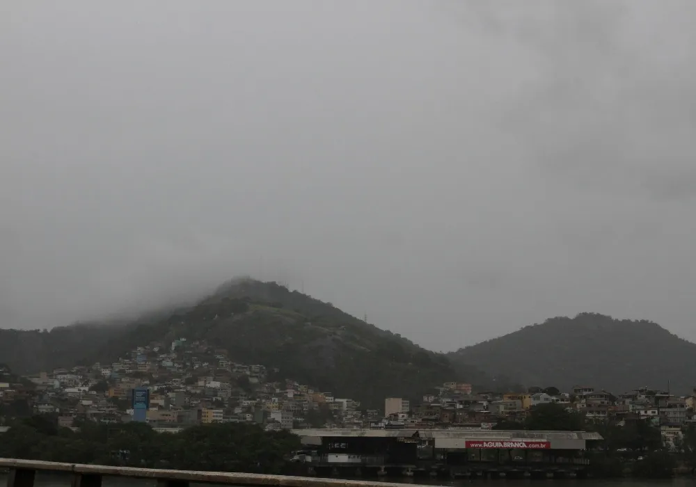 Imagem ilustrativa da imagem Frente fria deve provocar chuva e trovoadas no ES durante o fim de semana