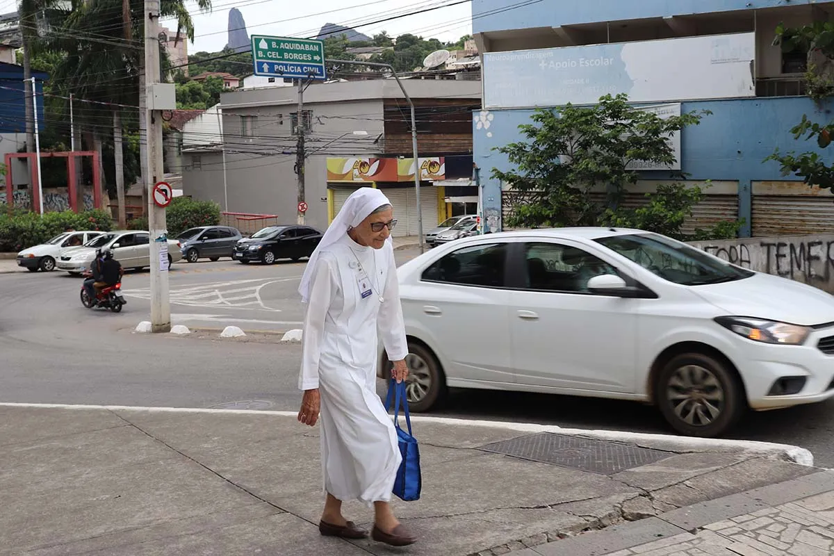 Imagem ilustrativa da imagem Aos 89 anos, freira caminha 6 km todos os dias para visitar doentes no ES