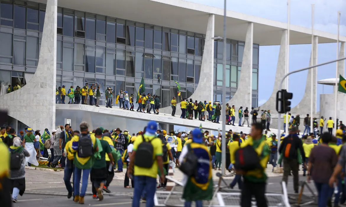 Imagem ilustrativa da imagem STF inicia julgamento de denúncias contra envolvidos em atos golpistas