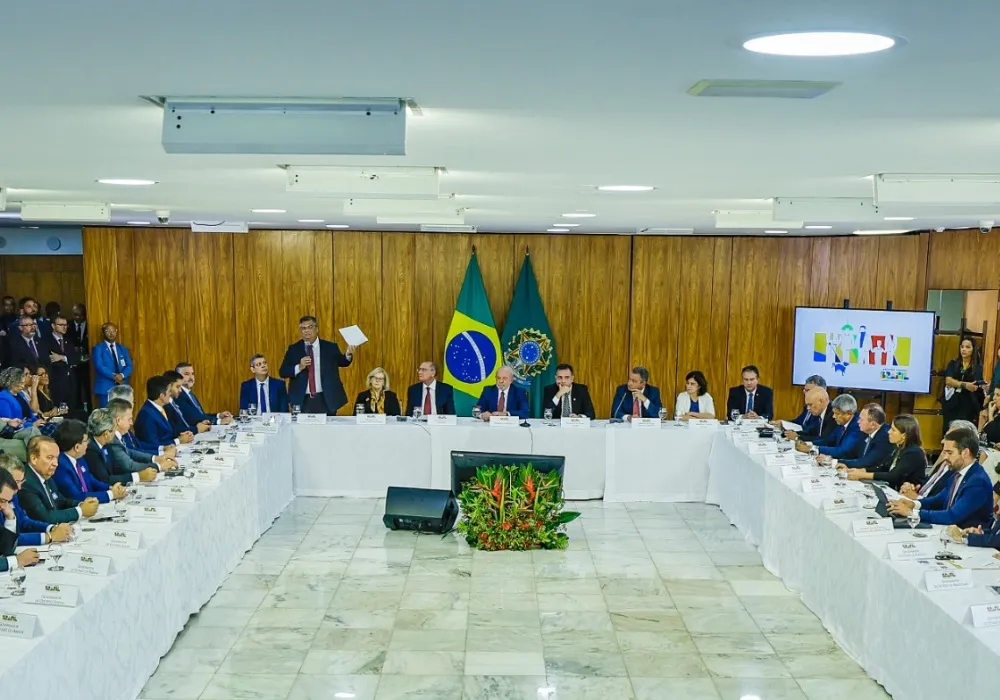 Imagem ilustrativa da imagem Lula anuncia pacote de R$ 3 bi para prevenir violência nas escolas