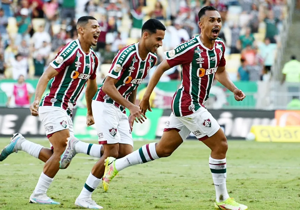 Imagem ilustrativa da imagem Fluminense vence o Athletico-PR com e segue na liderança do Brasileiro