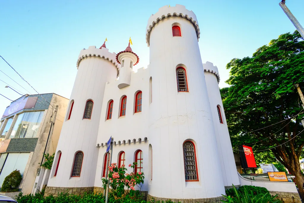 Imagem ilustrativa da imagem Roteiros de fé e voo livre atraem milhares de turistas em Castelo