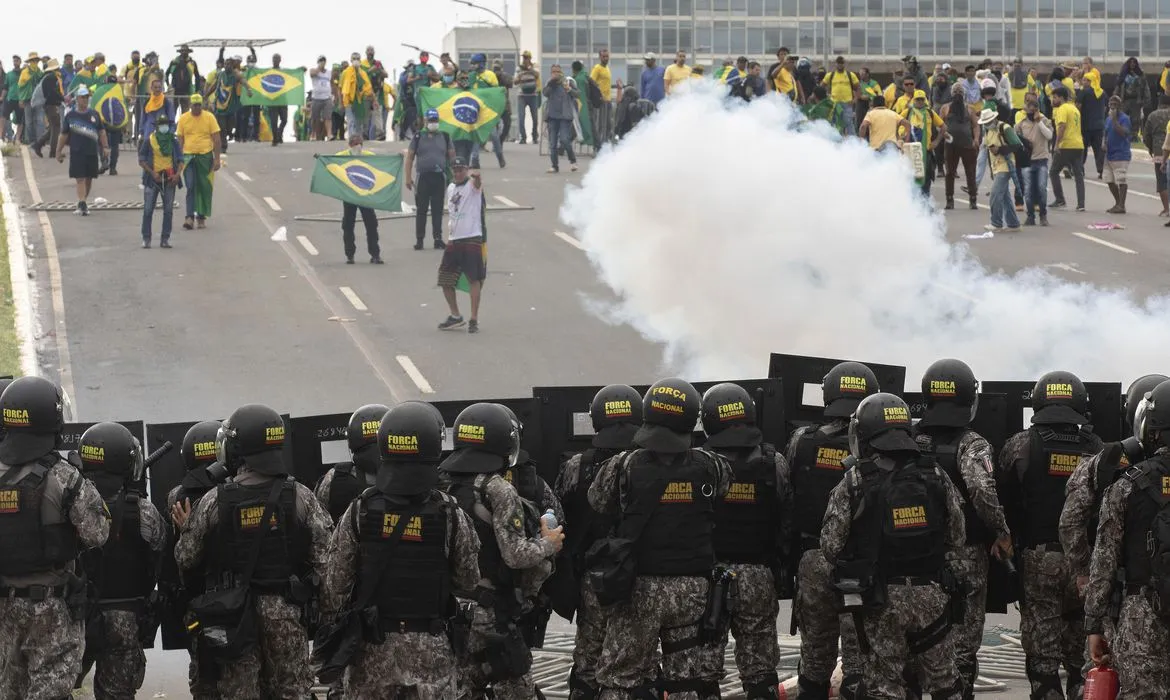 Imagem ilustrativa da imagem Moraes aceita denúncia contra outros 200 envolvidos em ataques de Brasília
