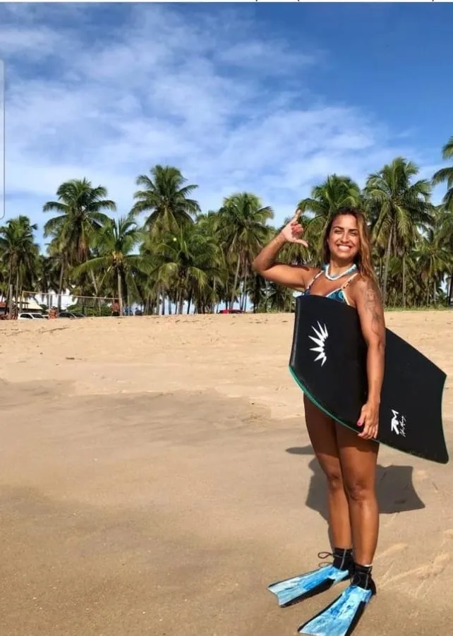 Imagem ilustrativa da imagem Inclusão nas ondas de Jacaraípe no circuito mundial feminino de bodyboarding