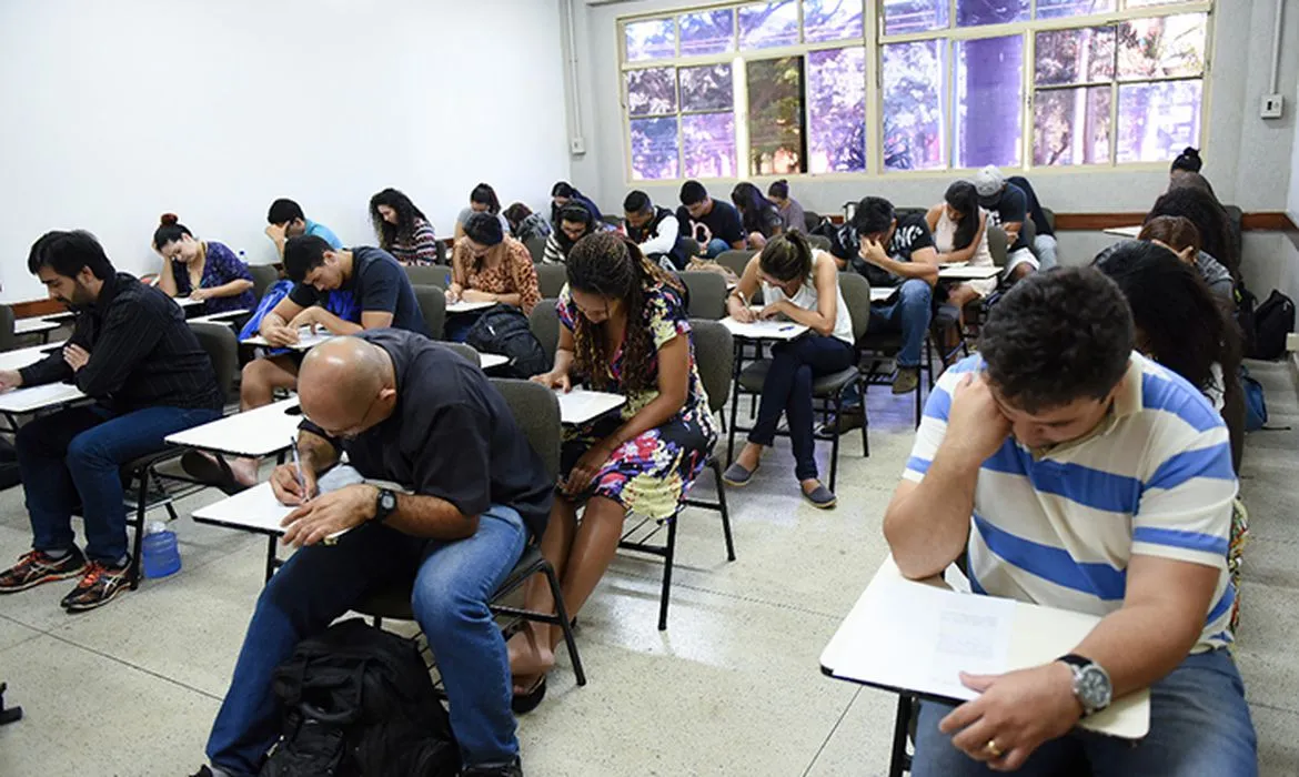 Imagem ilustrativa da imagem ENEM 2023: candidatos têm até sexta para pedir isenção de taxa