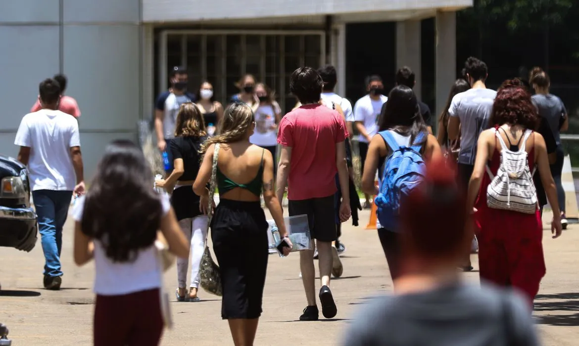 Imagem ilustrativa da imagem Enem: candidatos têm até hoje para pedir isenção de taxa