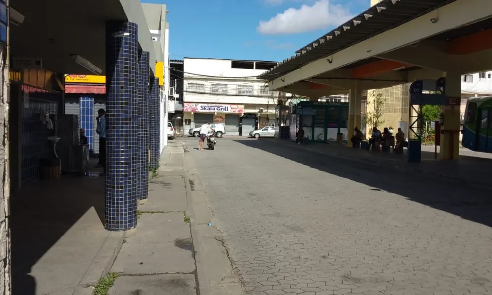 Imagem ilustrativa da imagem VÍDEO | Mulher é perseguida e agredida dentro de terminal em Vila Velha