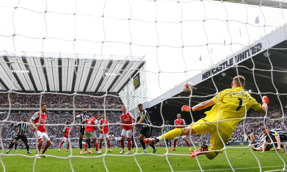 Imagem ilustrativa da imagem Arsenal derrota Newcastle e fica a um ponto do líder na Premier League