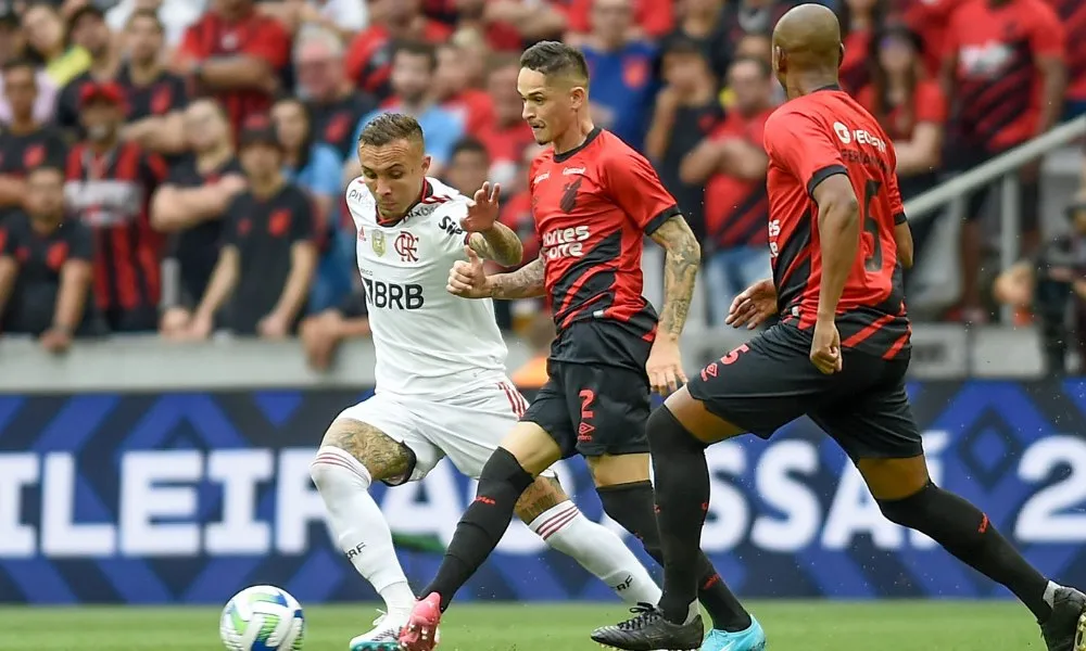 Imagem ilustrativa da imagem Jogadores do Flamengo e Braz são hostilizados após terceira derrota seguida