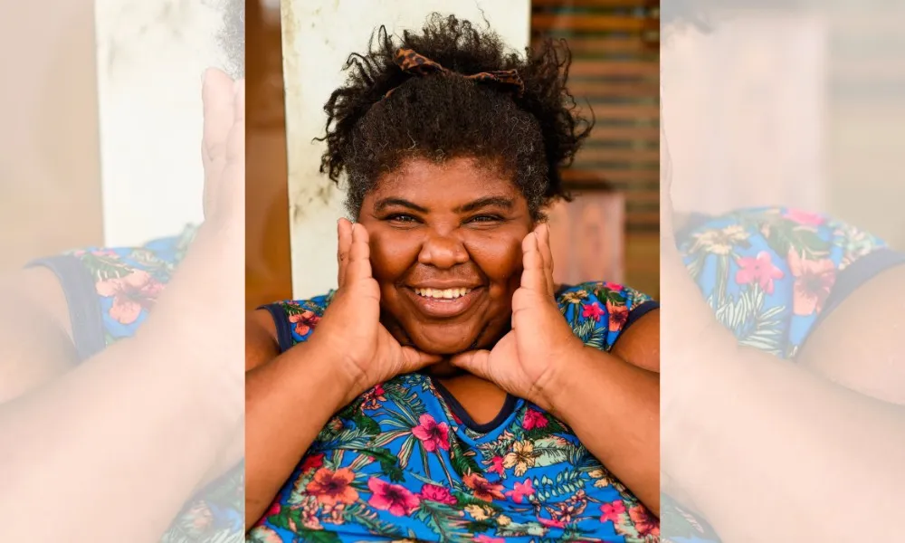 Imagem ilustrativa da imagem Dona de casa recebe ajuda após perder tudo em assalto
