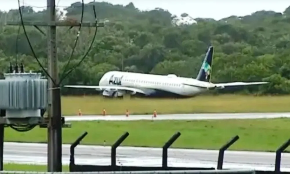 Imagem ilustrativa da imagem Avião perde controle e sai da pista durante pouso em aeroporto de Salvador