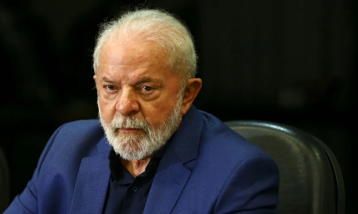 Imagem ilustrativa da imagem Lula relata "dor na cabeça do fêmur" e diz estar tomando injeção todo dia