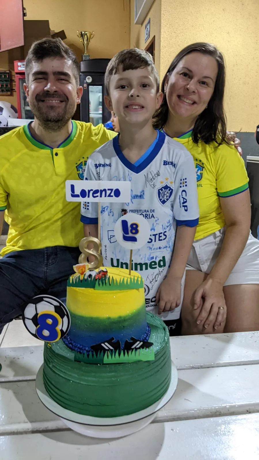 Imagem ilustrativa da imagem Torcedor mirim ganha camisa do Vitória autografada de aniversário