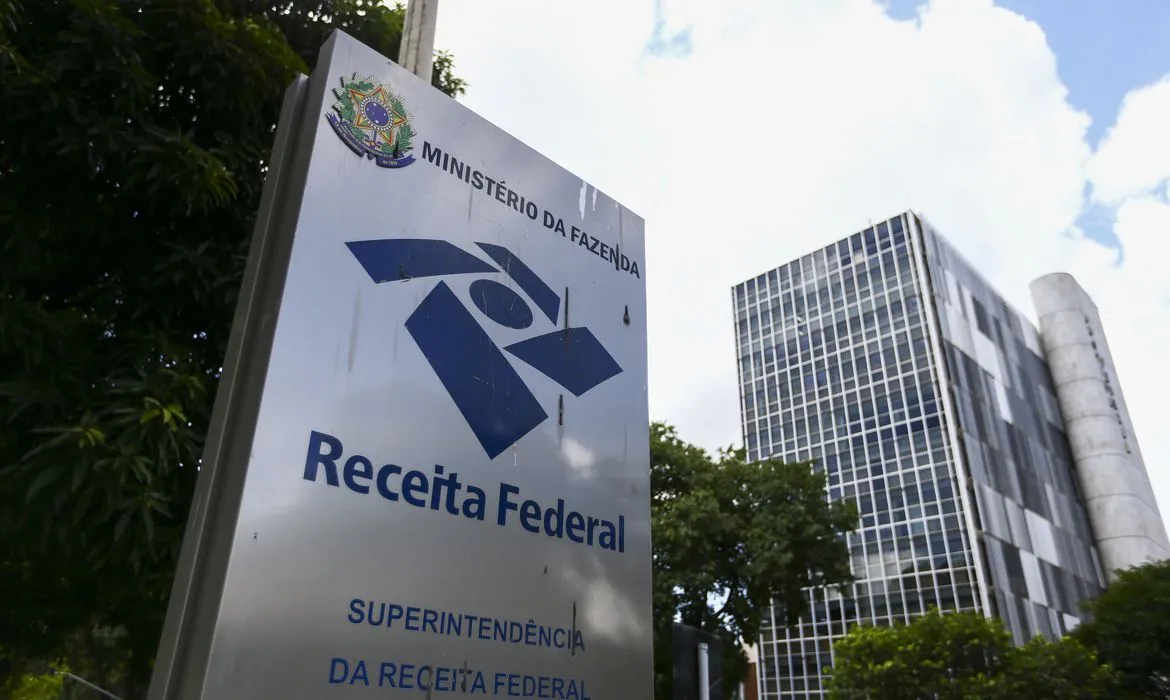 Imagem ilustrativa da imagem Receita alerta contribuintes sobre falsas mensagens na internet
