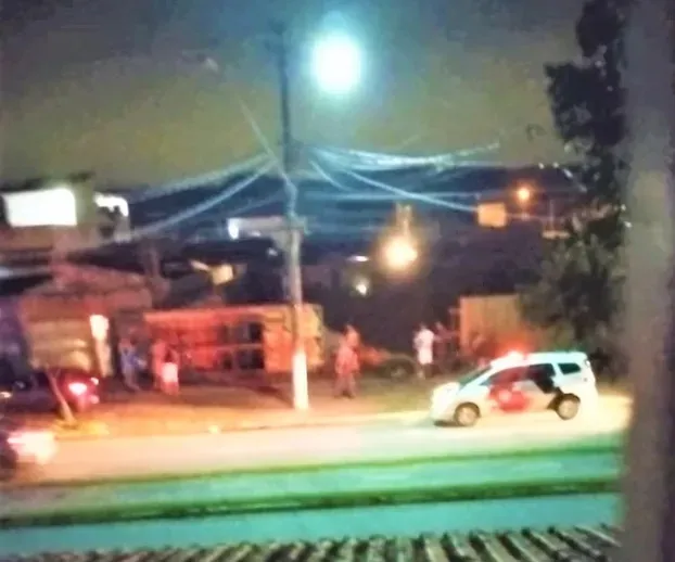 Imagem ilustrativa da imagem Mulher é atacada por estuprador, foge sem roupas e pede ajuda a moradores