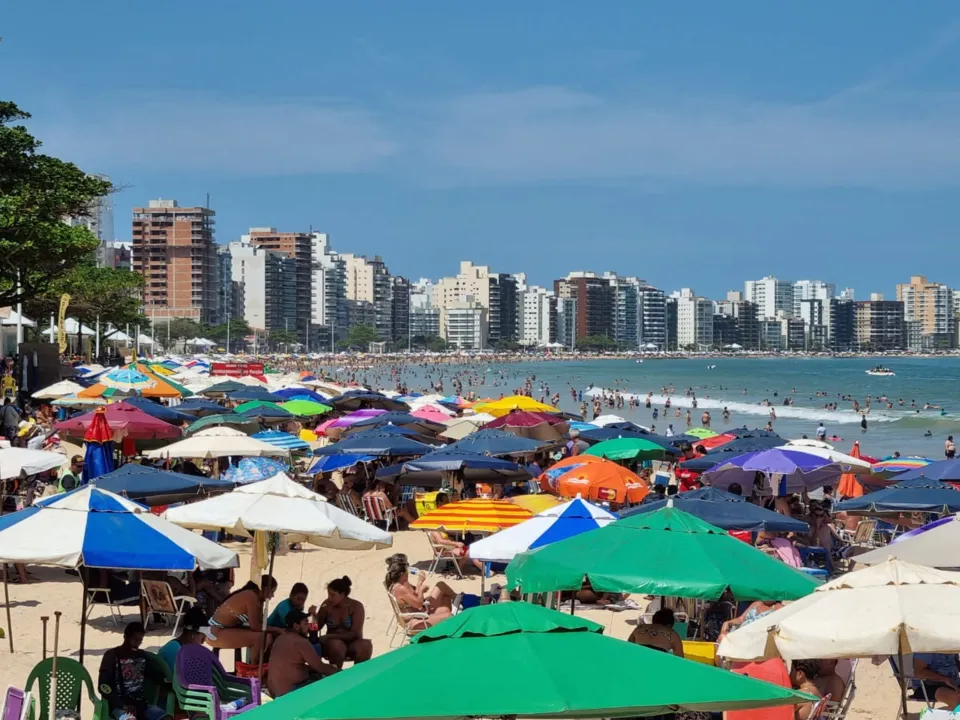 Imagem ilustrativa da imagem Verão começa nesta quarta com previsão de temperaturas altas e chuva forte no ES