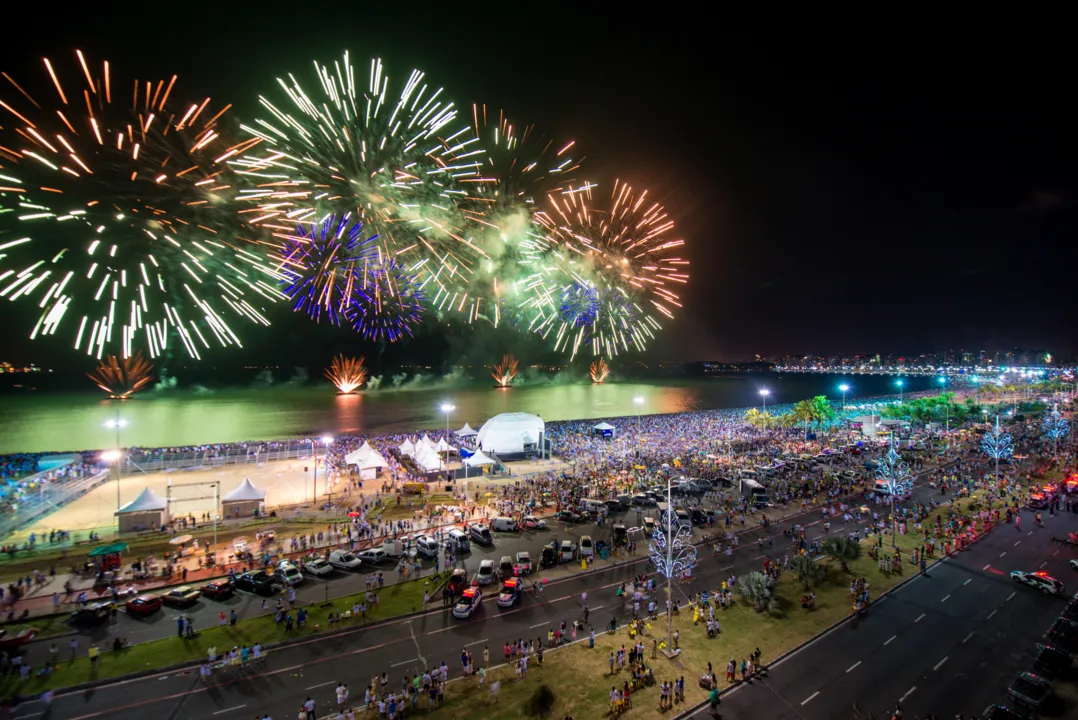 Imagem ilustrativa da imagem Virada do ano em Vitória vai ter 20 minutos de fogos e show do Olodum