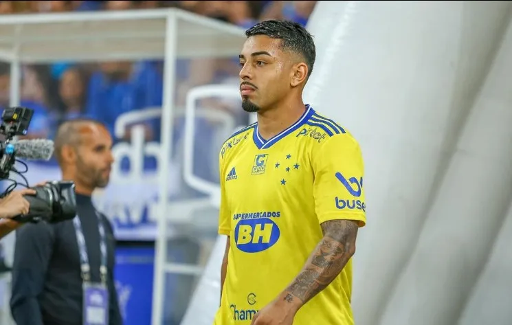 Imagem ilustrativa da imagem Corinthians anuncia contratação de Matheus Bidu e venda de Lucas Piton ao Vasco