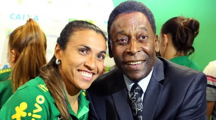 Imagem ilustrativa da imagem Marta se emociona em despedida a Pelé: "Ensinou com a arte e maestria"