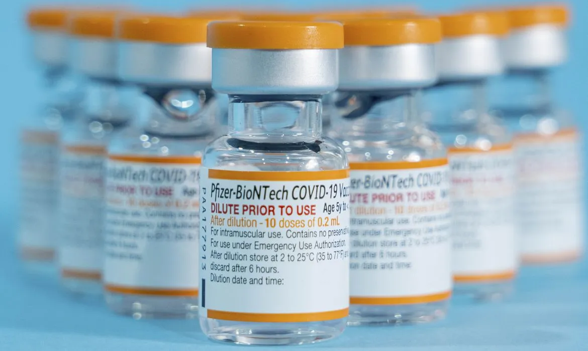 Imagem ilustrativa da imagem Saúde compra mais 50 milhões de vacinas contra covid-19 da Pfizer