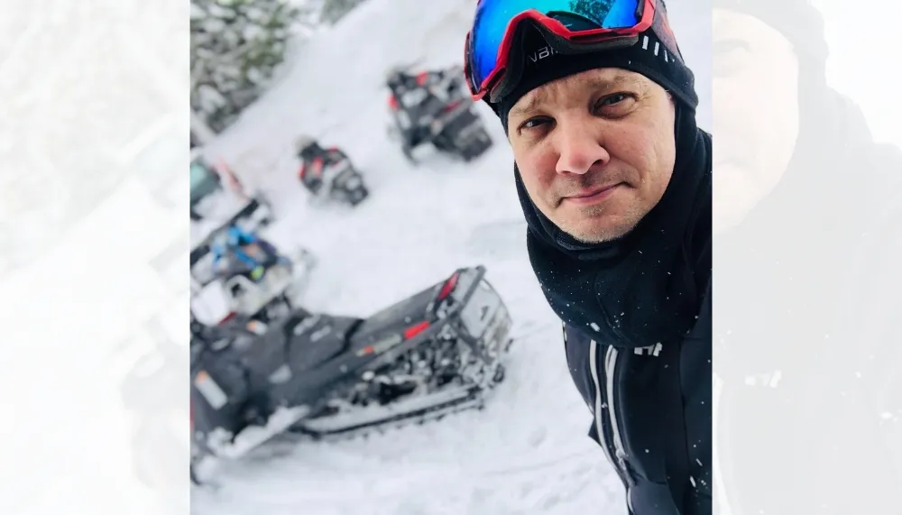 Imagem ilustrativa da imagem Jeremy Renner ajudava carro na neve quando sofreu acidente, diz prefeita
