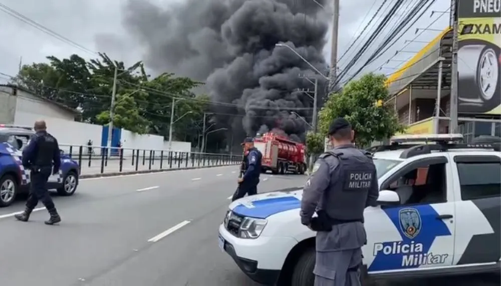 Imagem ilustrativa da imagem Presos dois suspeitos de incendiar ônibus em Vitória