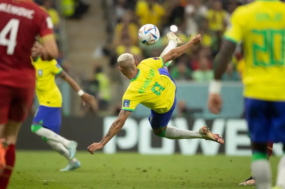 Imagem ilustrativa da imagem Richarlison concorre ao Prêmio Puskas por golaço pela seleção na Copa do Mundo