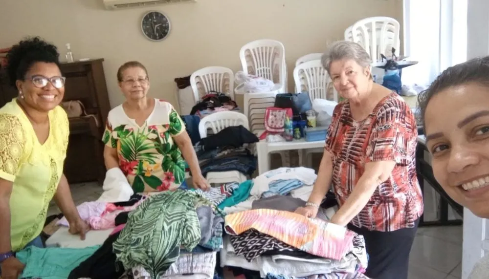 Imagem ilustrativa da imagem Bazar com roupas e calçados em igreja de Vitória