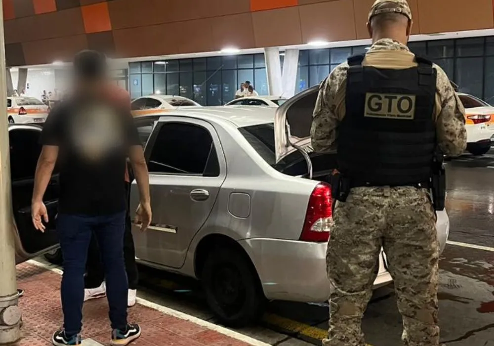 Imagem ilustrativa da imagem Polícia apreende carros de transporte clandestino no Aeroporto de Vitória