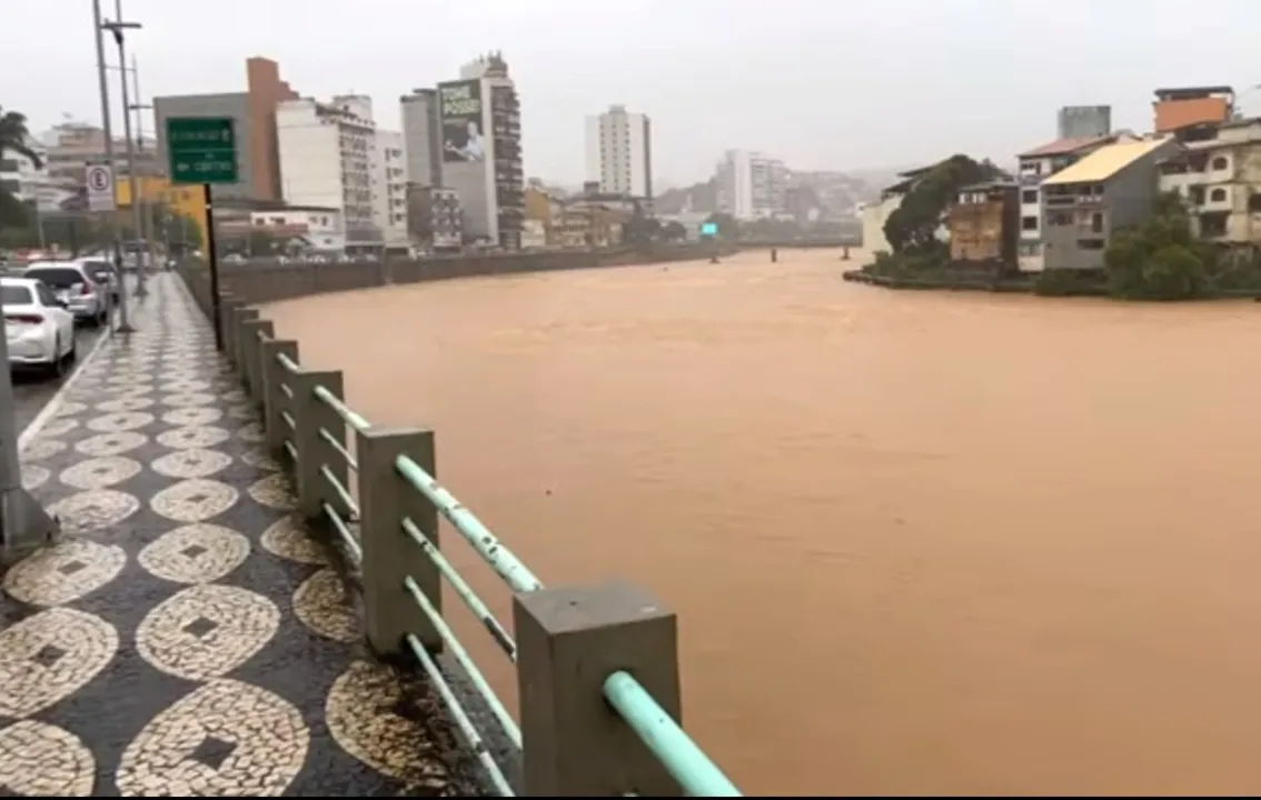 Imagem ilustrativa da imagem Rio Itapemirim atinge 2 metros acima do nível normal em Cachoeiro