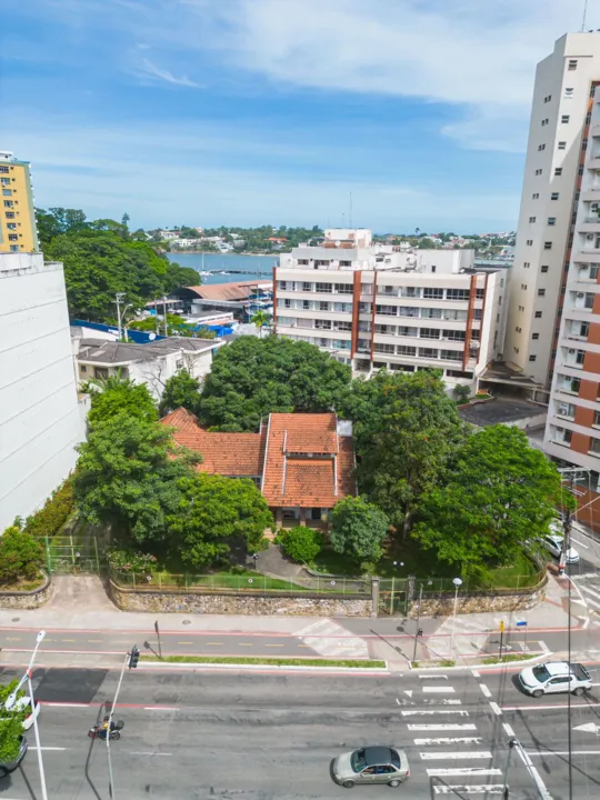 Imagem ilustrativa da imagem Casa histórica na Praia do Canto à venda por R$ 7,5 milhões