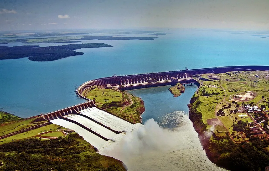 Imagem ilustrativa da imagem Paraguai usa energia paga por brasileiros a Itaipu e já deve R$ 9 bi