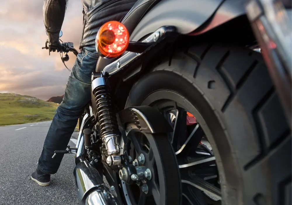 Imagem ilustrativa da imagem Motociclista perde equipamento e oferece recompensa para quem encontrar
