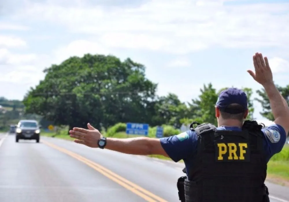 Imagem ilustrativa da imagem Em um dia, 230 motoristas são multados na BR-101