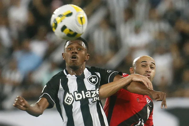 Imagem ilustrativa da imagem Botafogo confirma venda de Jeffinho ao Lyon