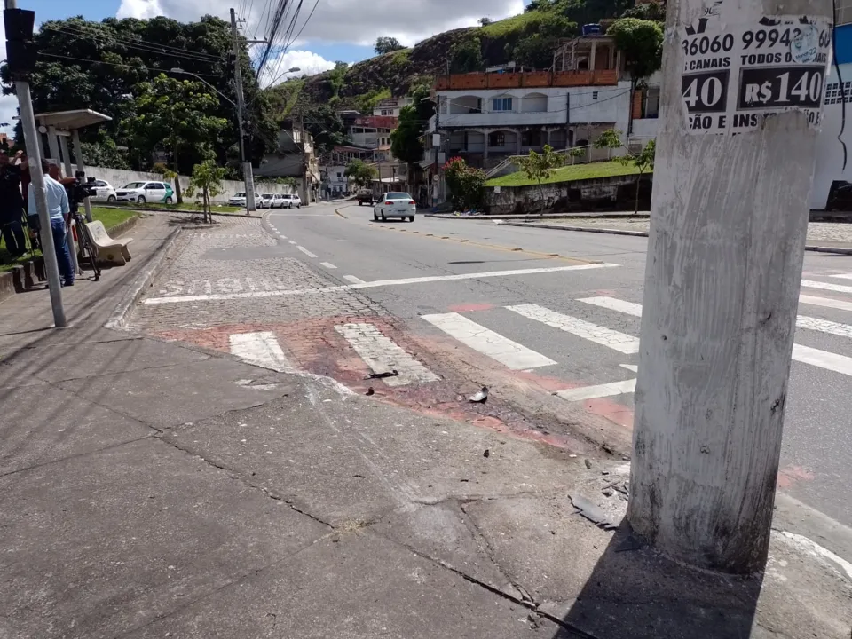 Imagem ilustrativa da imagem Roubo a carro em Vitória termina em perseguição e acidente